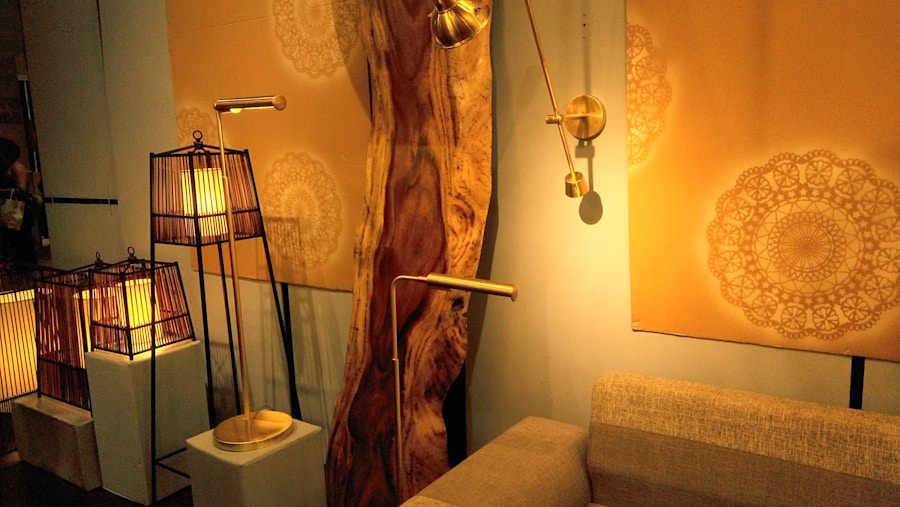 Photo Creative tree branch-shaped bedroom floor lamp