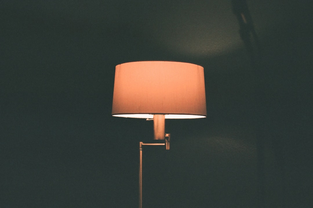 Photo Linen fabric drum shade floor lamps